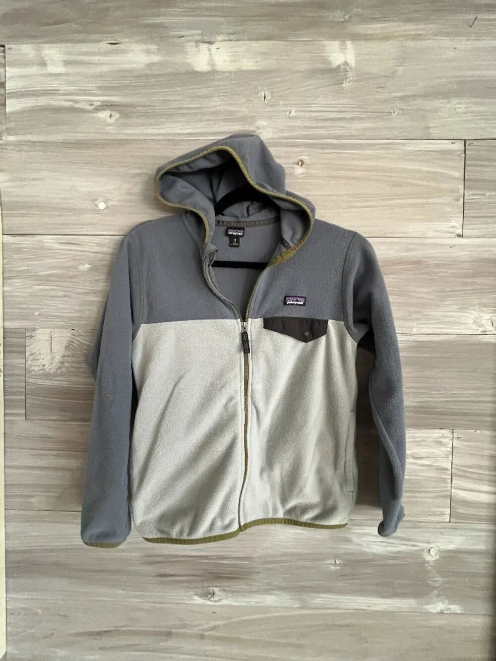Patagonia Boys M hooded fleece zip up jacket